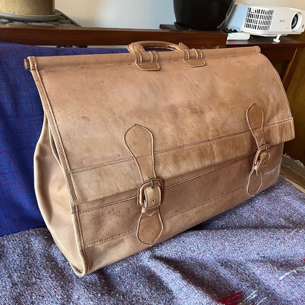 Vintage leather briefcase / duffle bag